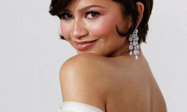 Zendaya Buktikan Gaun Lama Bisa Tetap Trendi Di Oscars