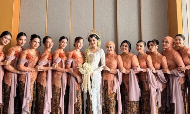 Bridesmaid Cantik! Syifa Hadju Dan El Rumi Tampil Kompak