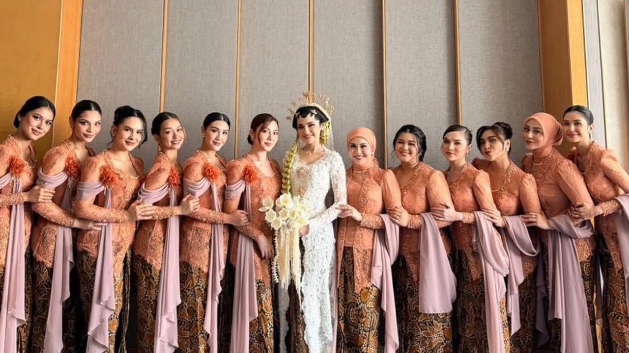 Bridesmaid Cantik! Syifa Hadju Dan El Rumi Tampil Kompak