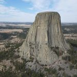 Mengungkap Rahasia Devils Tower, Menara Batu Ikonik Yang Viral