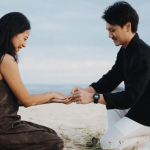 Agnes Naomi Menangis Bahagia, Lamaran Romantis Di Pantai