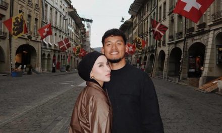 Bern Jadi Saksi: Kemesraan Emy Aghnia Dan Suami Bikin Baper