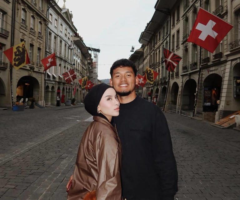 Bern Jadi Saksi: Kemesraan Emy Aghnia Dan Suami Bikin Baper