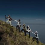 Potret Seru Dara Arafah & Anisa Rahma Daki Gunung Merbabu