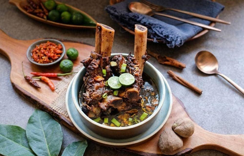 Bukan Iga Biasa! Konro Makassar, Kuah Hitam Kaya Rempah