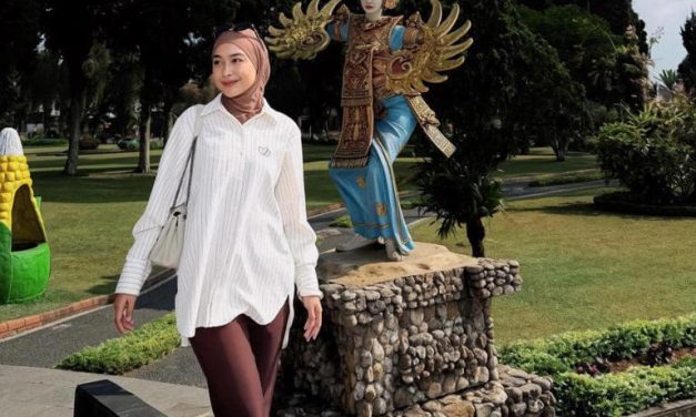 Pesona Bedugul! Ria Ricis Nikmati Keindahan Danau Beratan