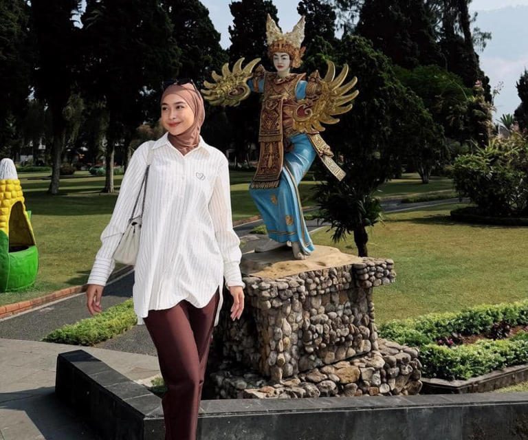 Pesona Bedugul! Ria Ricis Nikmati Keindahan Danau Beratan